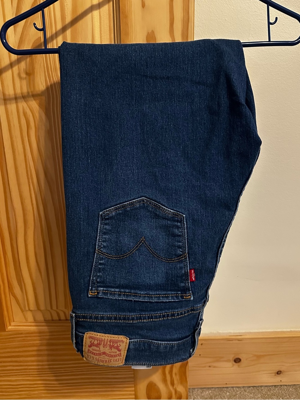 Levi's Women’s Capri Dark Blue Skinny Jeans